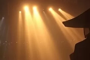 第三排座位修订记录封面，批注层层叠在原始文字旁